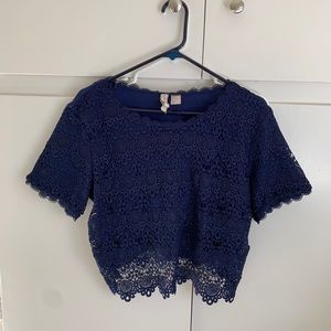 H&M blue crochet lace short sleeve crop top